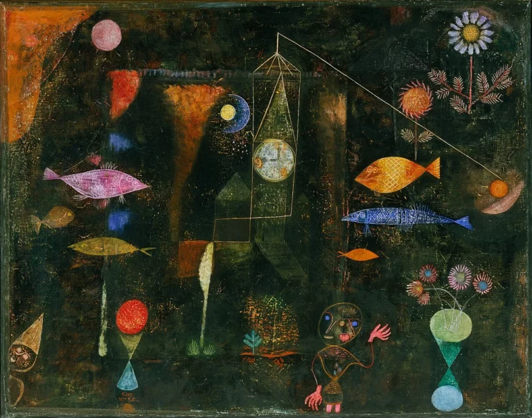 Poissons, fleurs et horloge aux couleurs vives sur un fond nocturne.