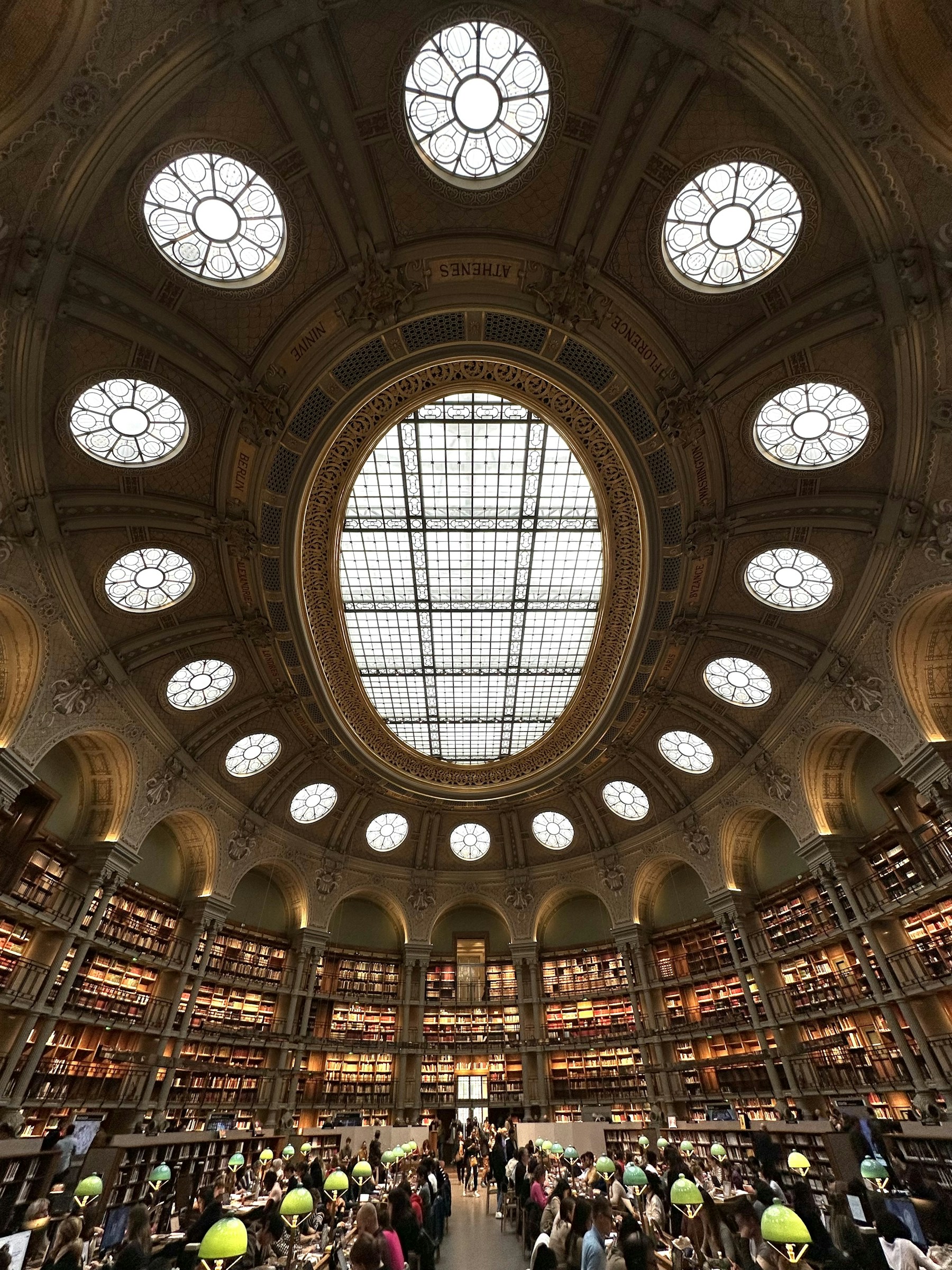 La salle Ovale de la Bibliothèque nationale de France, site Richelieu